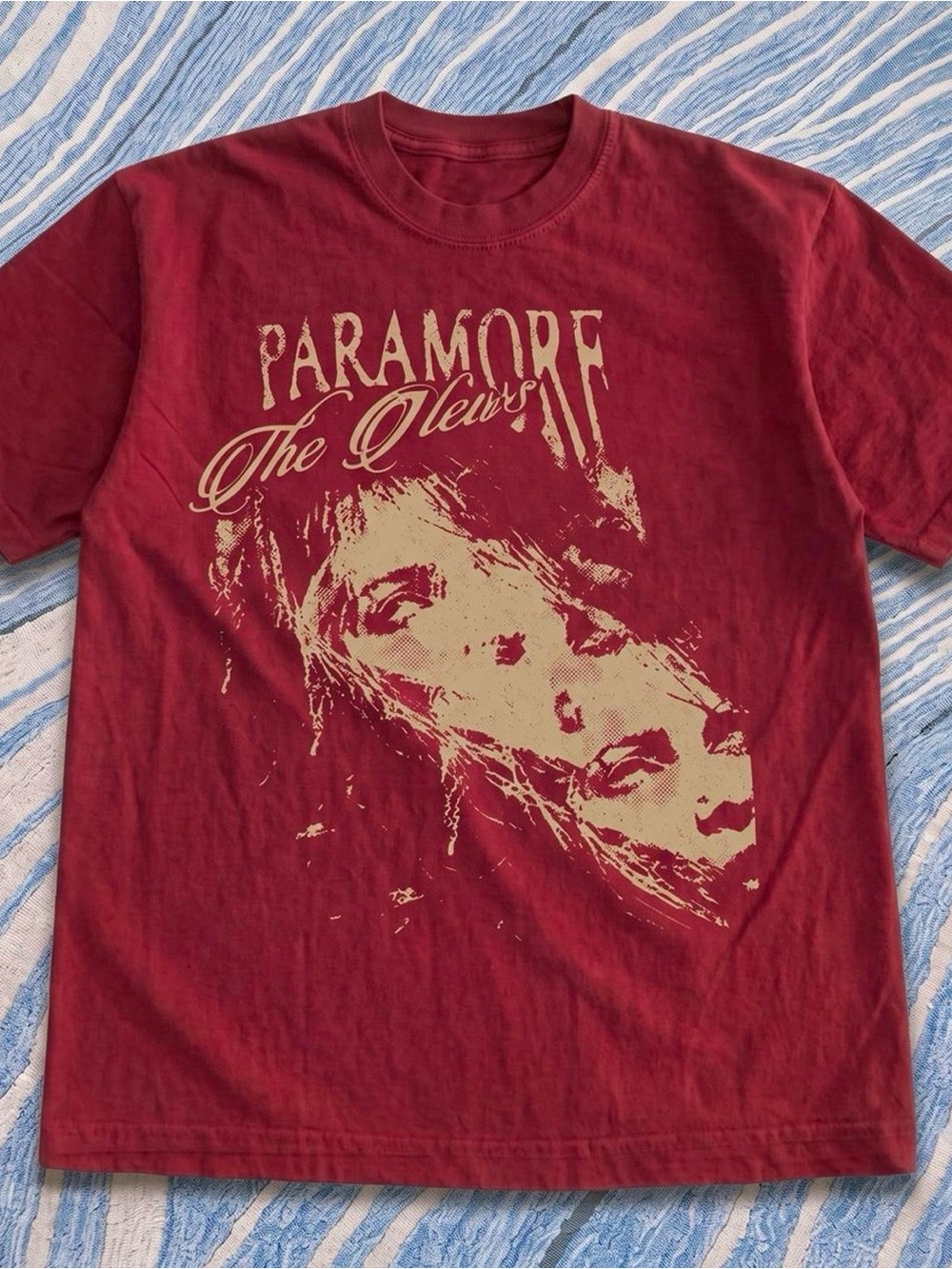 Gildan Burgundy Paramore 'The Claws' Graphic Tee with Cream Print